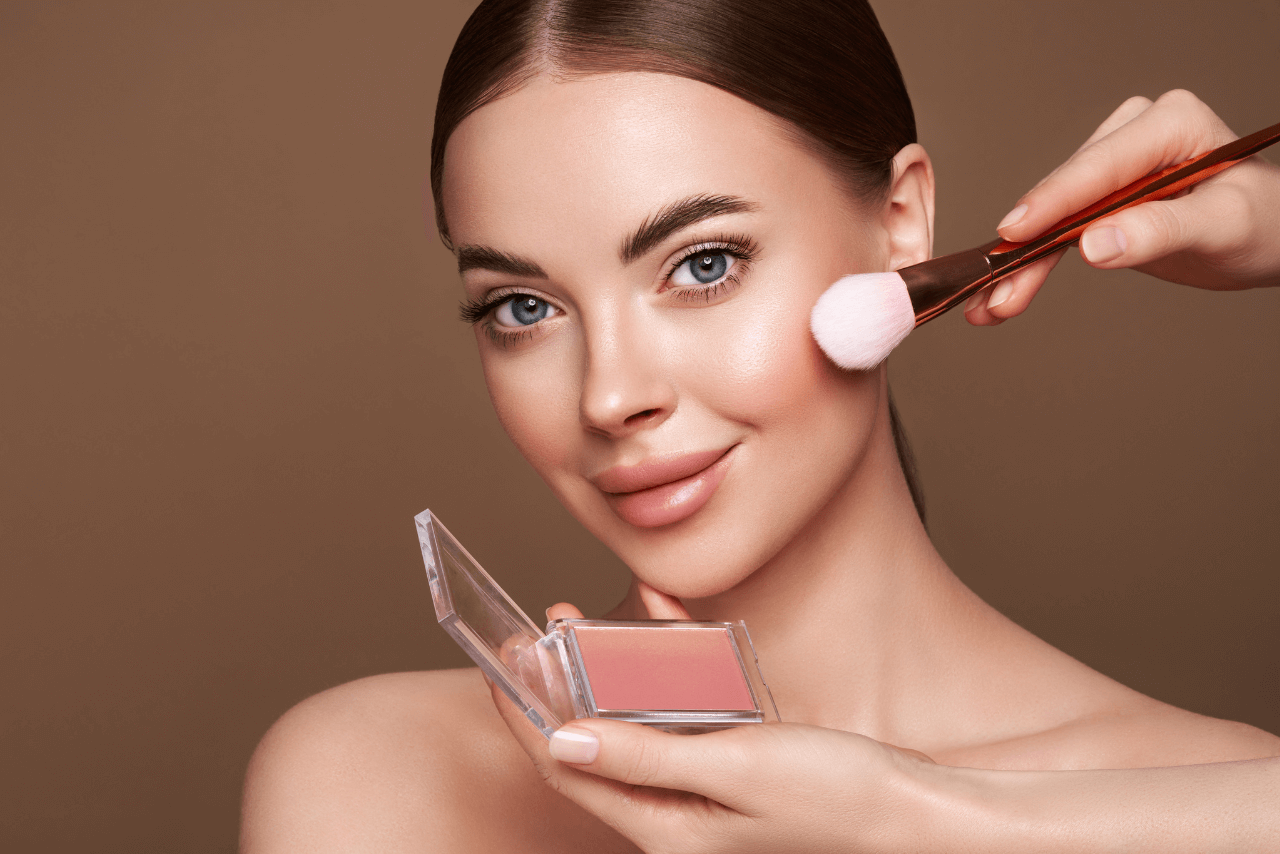 Mujer muy bella bien maquillada